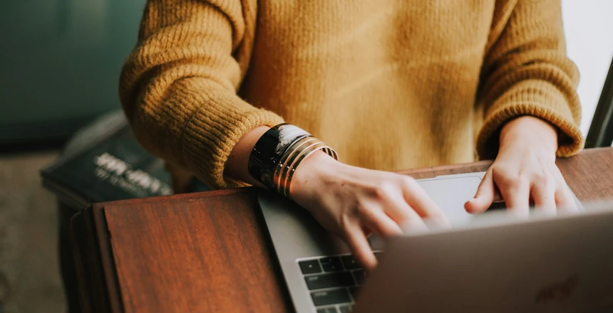 Agência Especializada ou Freelancer: Qual é a Melhor Opção para Seu Projeto?