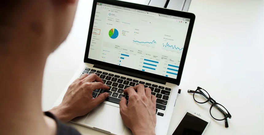 Identidade visual e site: como transmitir profissionalismo — CONEXUS Marketing Digital